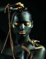 Без бренда «Девушка в черно-золотом макияже» в Севастополе в интернет-магазине  Без бренда «Девушка в черно-золотом макияже» в Севастополе